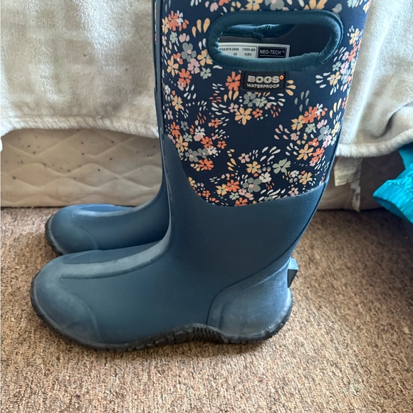 Bogs Navy Floral Waterproof Pull-On Rain Boots - Picture 2 of 10